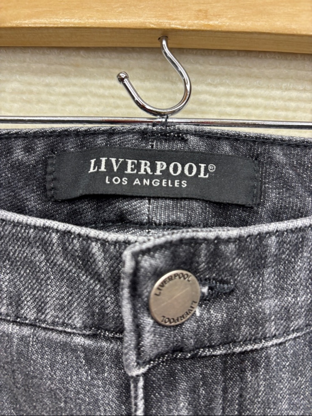 Liverpool | Hannah crop flare Flared Jeans Layered Raw Hem 2/26 2 26 - Picture 4 of 6